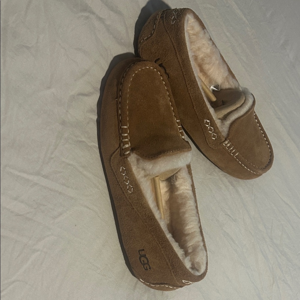 UGG Women’s Tan Suede Slip-On Loafers sz 7